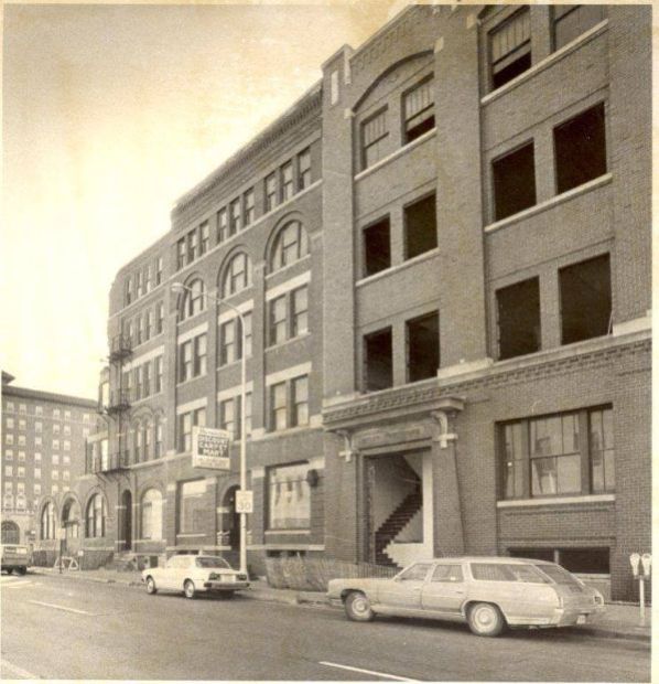Hurwich’s Discount Carpet Mart - undated